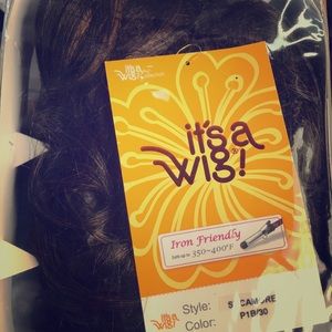 Neck-length bob wig with curls